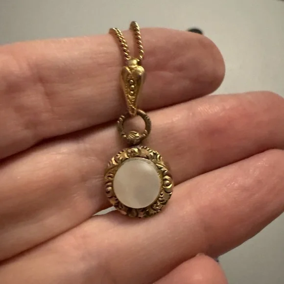 Antique mother of pearl small locket in gold filled - Picture 6 of 8